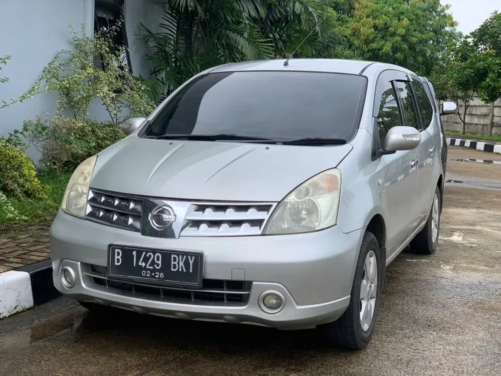 Nissan Grand Livina 1.5 XV AT 2011