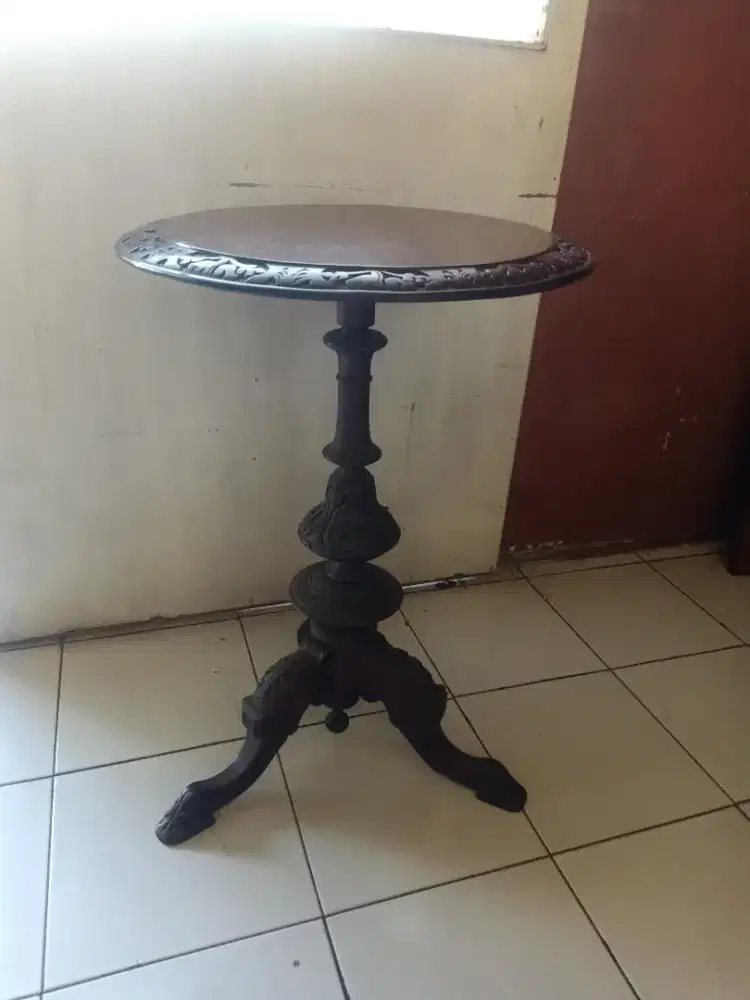 MEJA BULAT UKIR VINTAGE