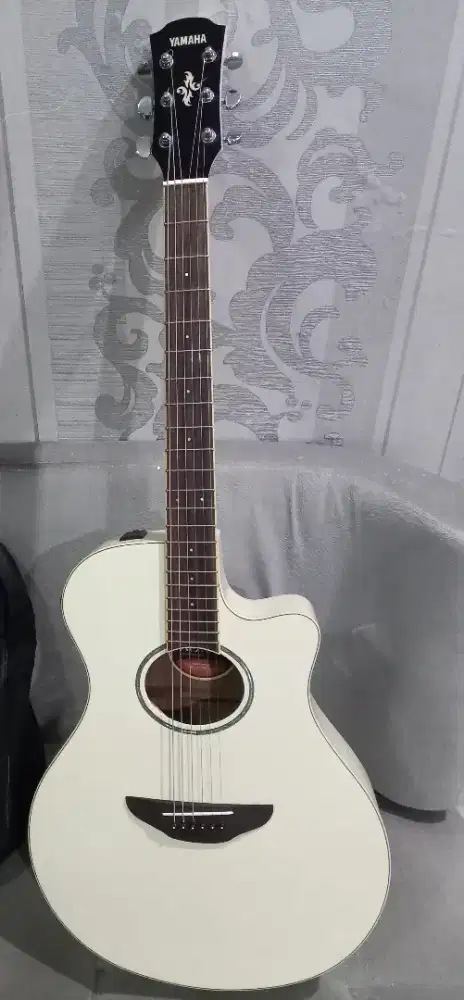 Gitar akustik elektrik Yamaha Apx 600