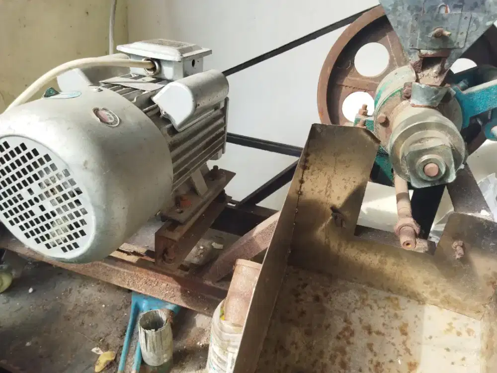 Mesin Extruder / Cetak Pelet Bekas + Motor Listrik 3 kW (Single Phase)