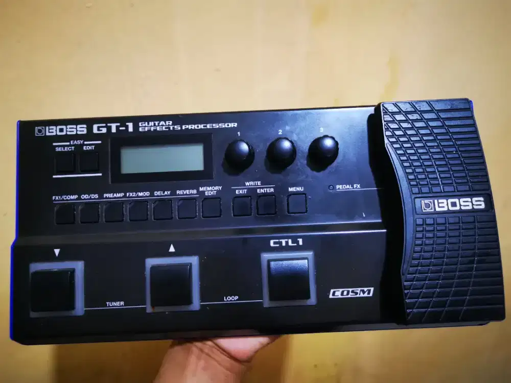 Efek Gitar BOSS GT-1