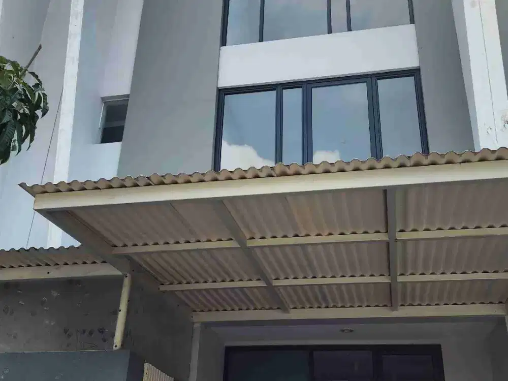 rumah 3 lantai murah banget sewa di royal residence