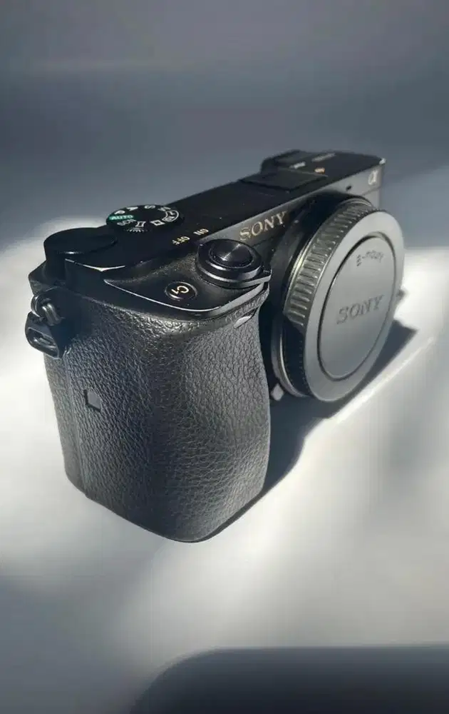 Sony A6300 + Lensa Sony G F4 18-105 PZ