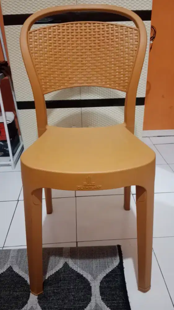 Kursi plastik kuat