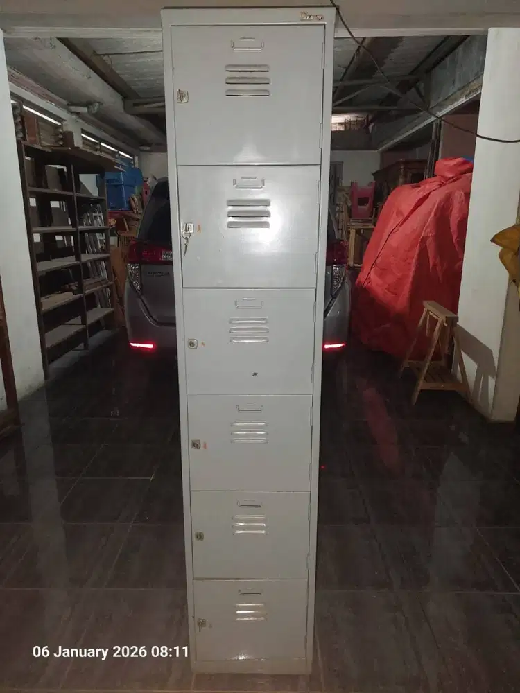 Dijual Kabinet Bekas, T= 183cm P= 38cm L=38cm