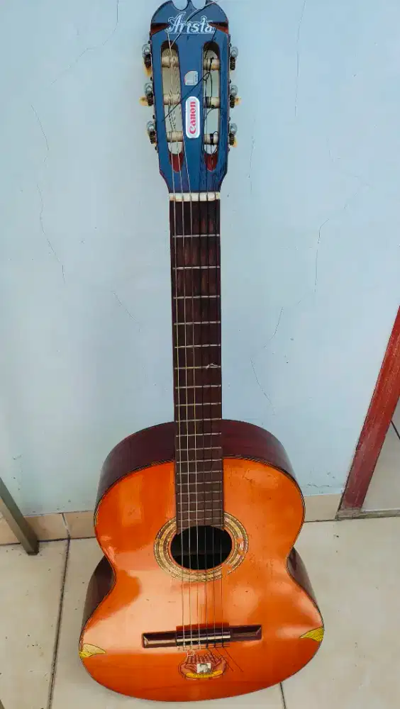 Gitar Klasik Merek Arista