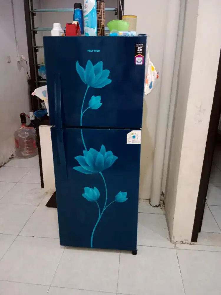 Kulkas 2 pintu polytron bagus kondisi normal siap pakai