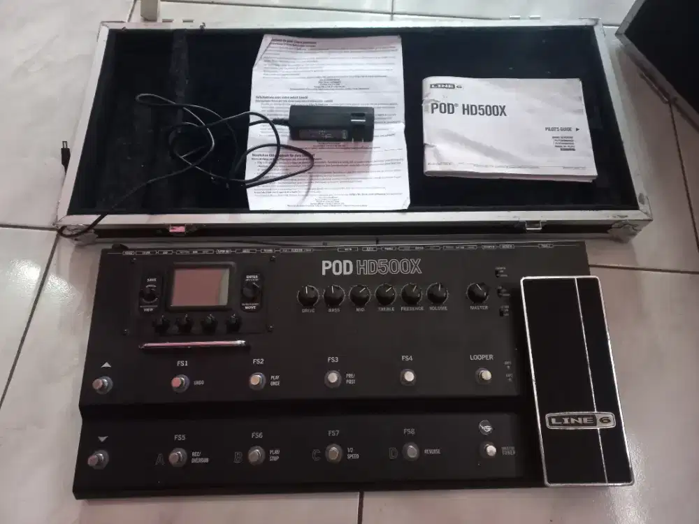 Efek gitar multi digital merk line 6 POD HD500X plus hardcase