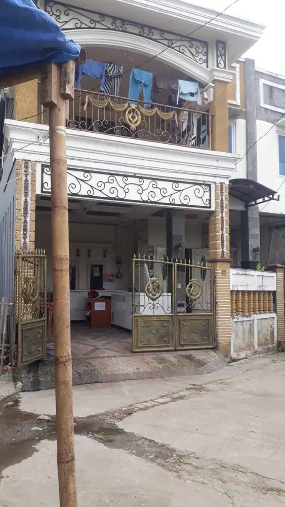 Rumah 2 tingkat plus kontrakan 6 pintu