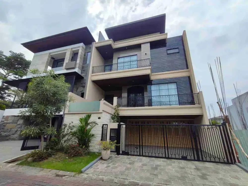 dijual rumah cepat di Citraland utama Surabaya barat