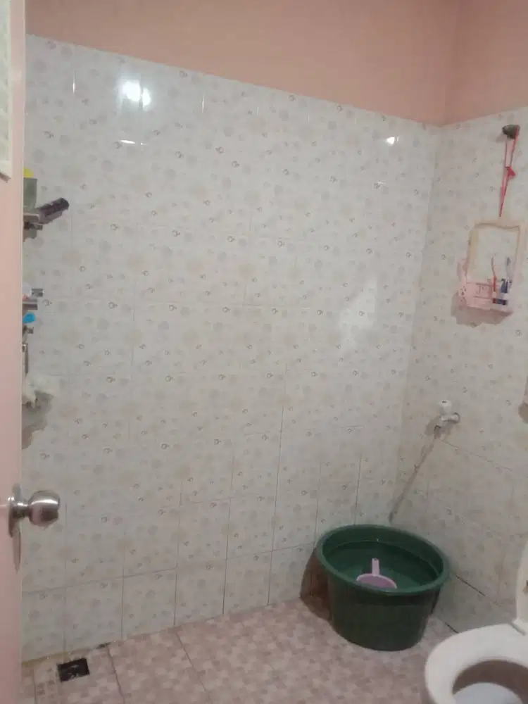 di jual rumah dalam komplek letak sangat strategis