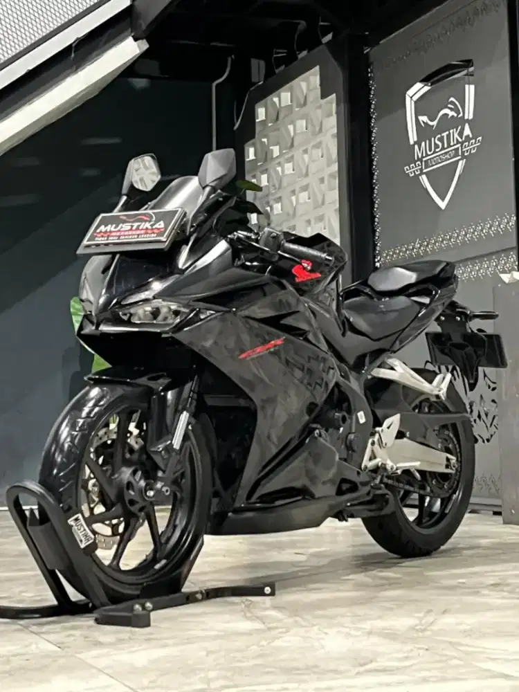 TERMURAH‼️ Honda CBR 250RR PMK 2019 Black Freedom
- Dava Mustika