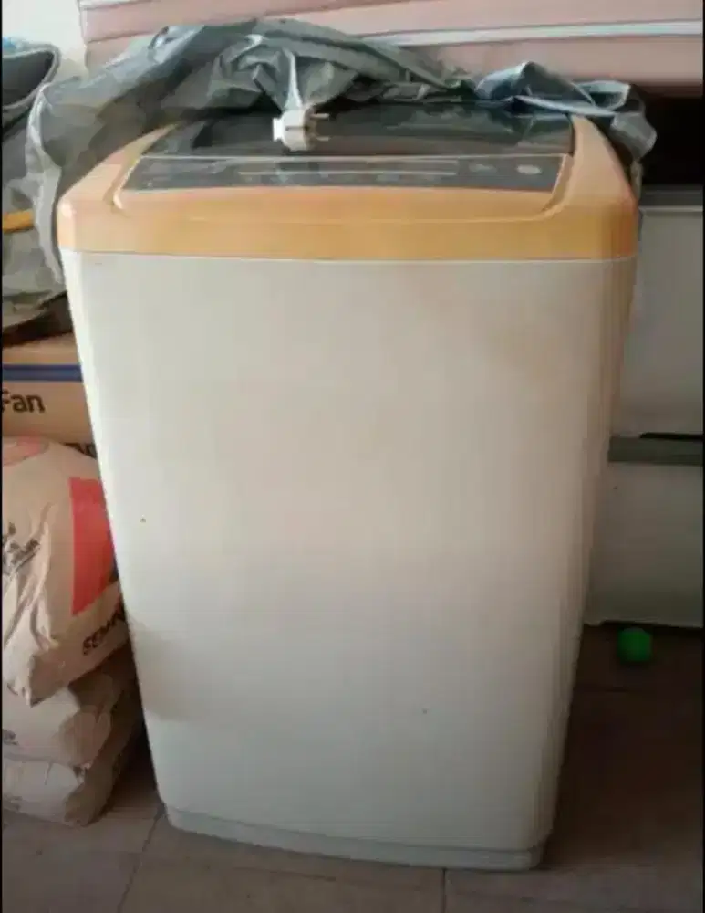 Mesin cuci Sanken Top Loading