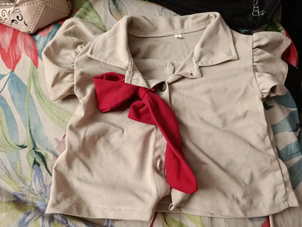 Dijual Borongan Baju anak,tas baby joy dan 3 boneka.