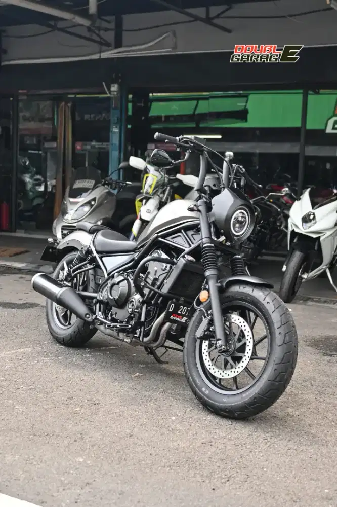 HONDA REBEL 500 HITAM  2017  LOW KILOMETER