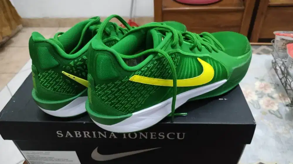 Sepatu basket big size 47