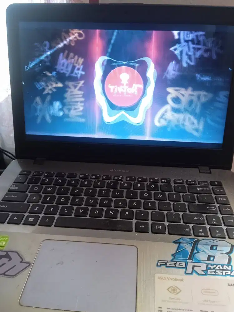 Merk Asus Vivo Book A442U