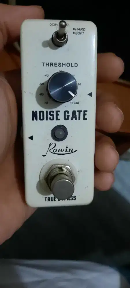 Efek noise gate Rowin