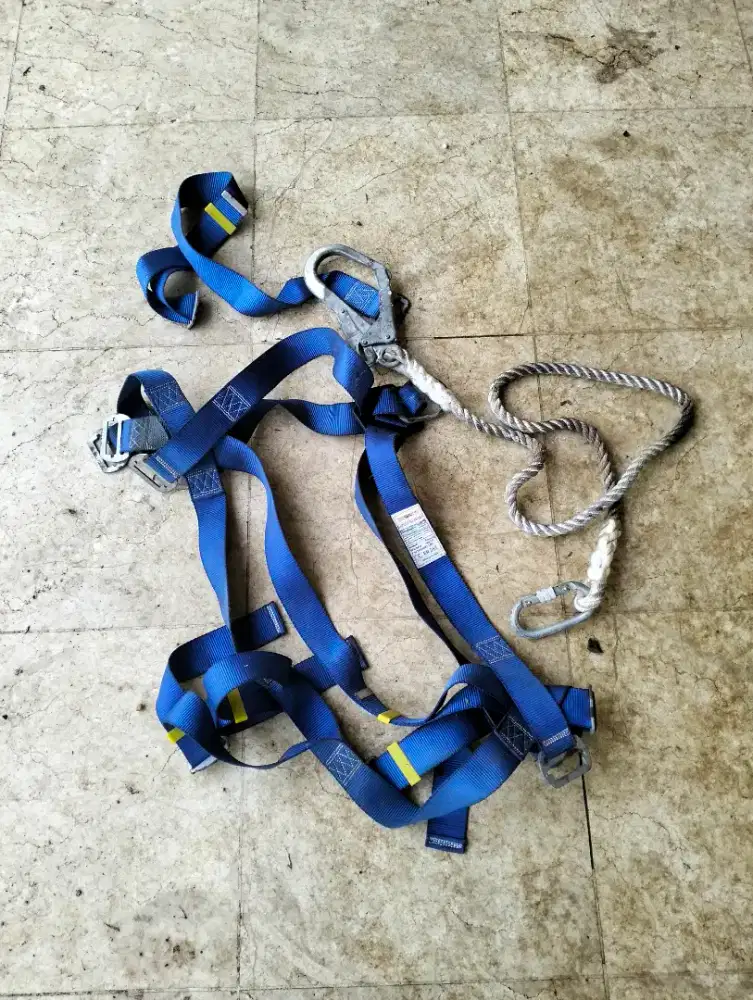 Safety harness  free fall 1,8 m. Made in taiwan
