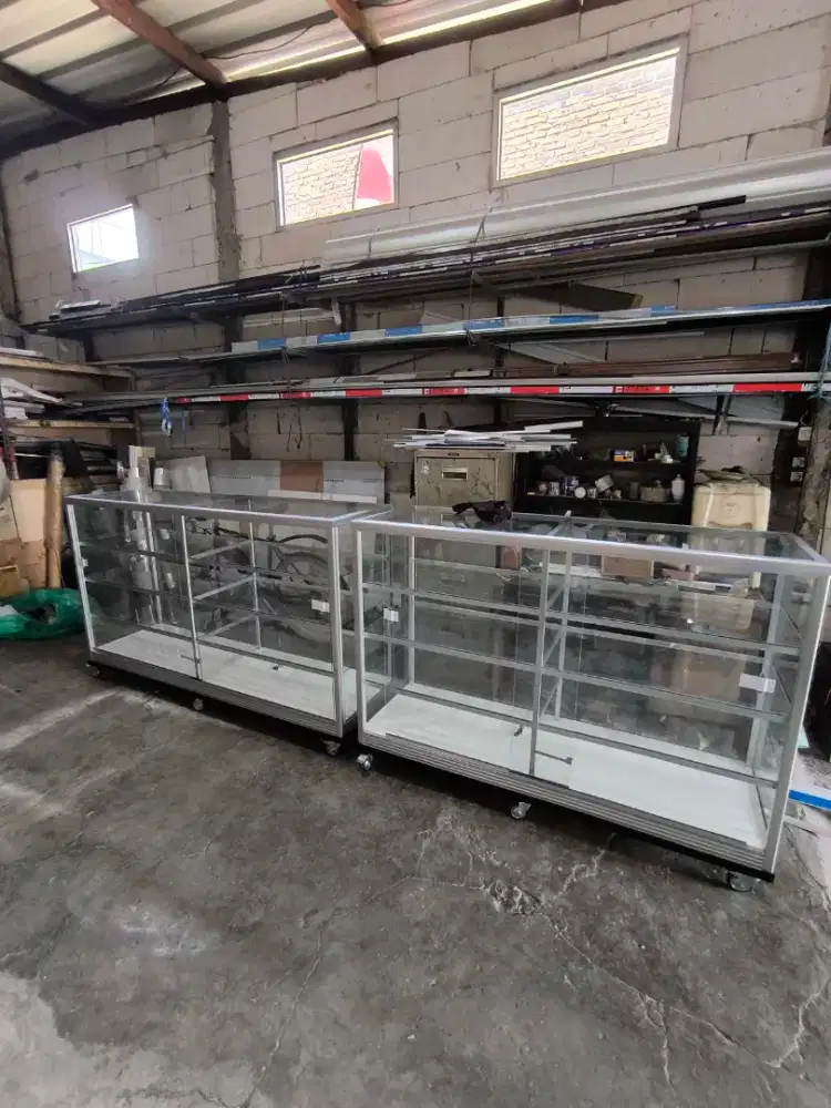 Etalase toko alumunium