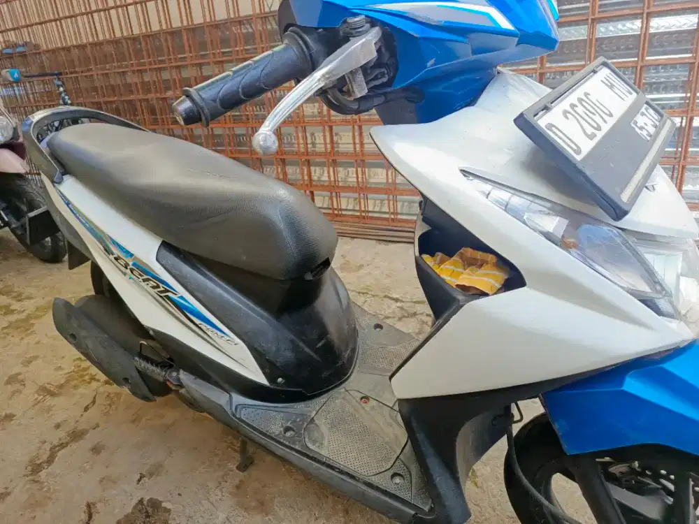 Honda Beat 2015 Putih Biru