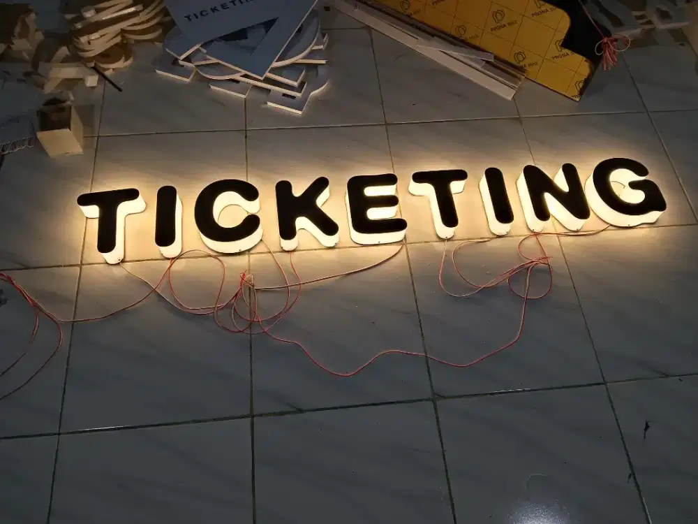 Huruf timbul costum free disain