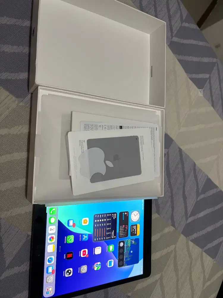 IPAD GEN 9 MASIH WARRANTY PEMAKAIAN 8 BULAN ( FULL BOX DAN CHARGER )