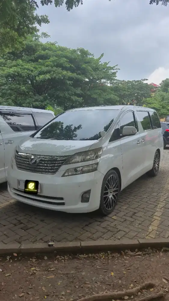 Toyota Vellfire 2010