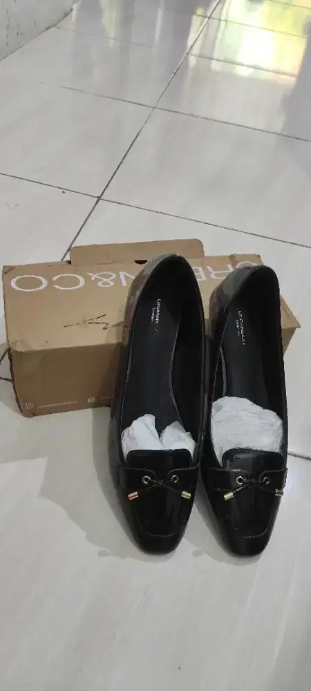 Sepatu wanita urban & co