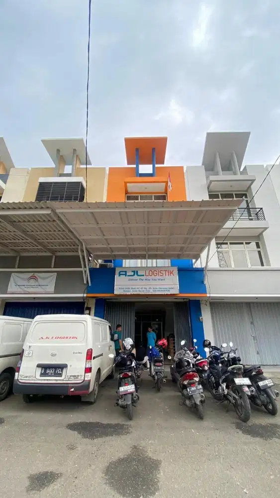 DIJUAL RUKO 3 LANTAI DENGAN LUAS BANGUNAN 270 m dan LUAS TANAH 100 m