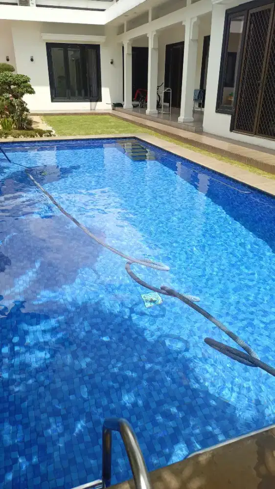 Jasa perawatan kolam renang