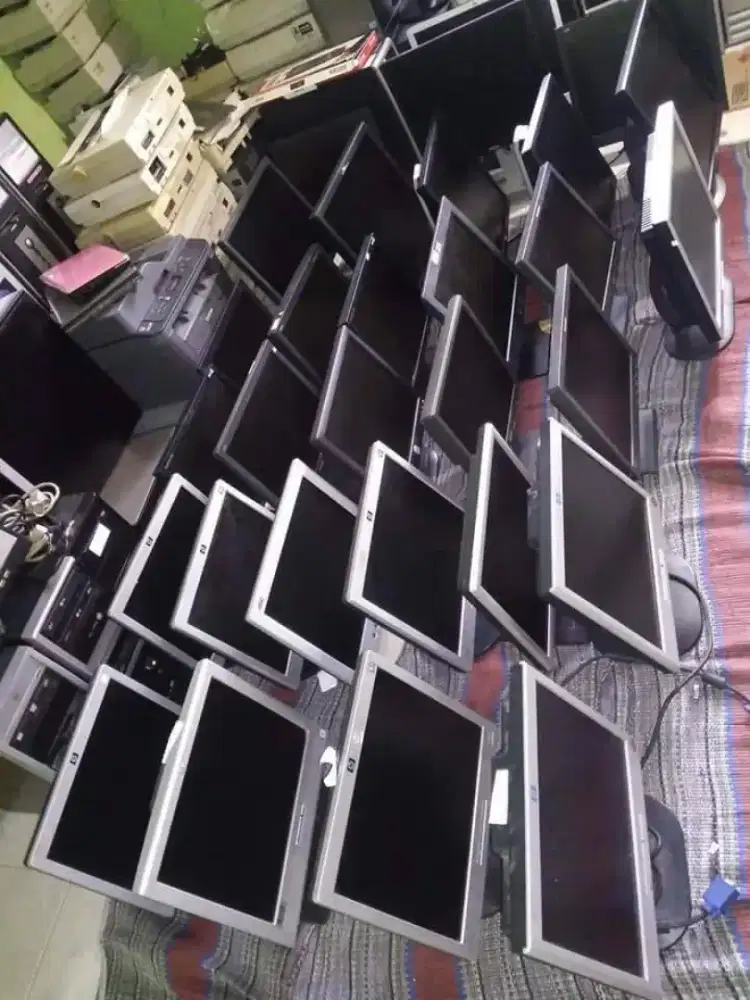 LCD led monitor cpu dan CCTV  builup ori Jepang  mulus  garansi