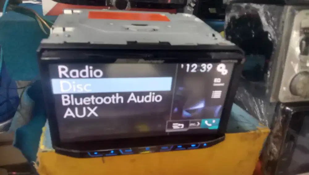 Double Din Pioneer AVH-X5750BT Bekas