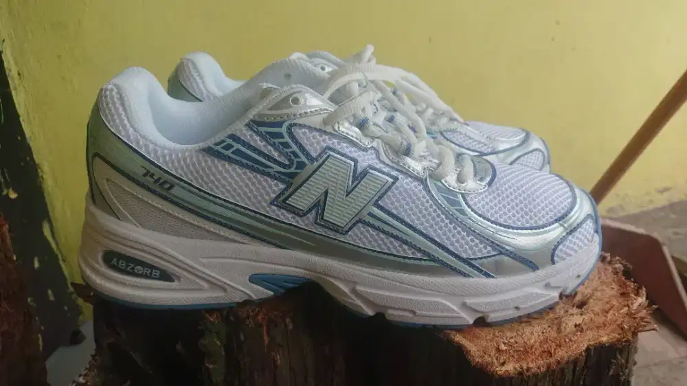 New Balance 740 White Ice Blue like new