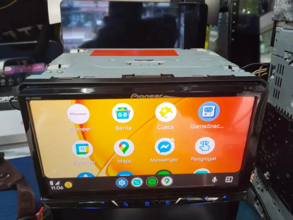 Double Din Pioneer AVH-Z5050BT Support Apple Carplay dan Android Auto