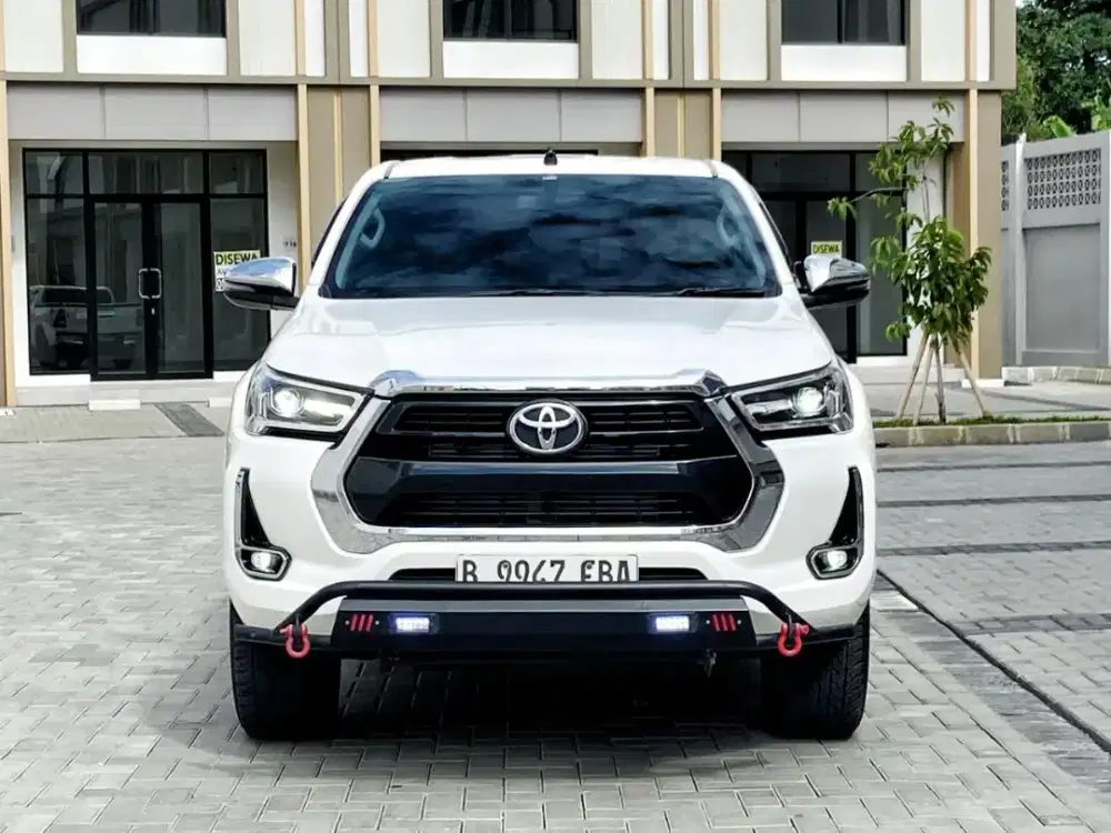 [ LOW KM ] Toyota Hilux V 2x4 D-Cab AT 2023/2024