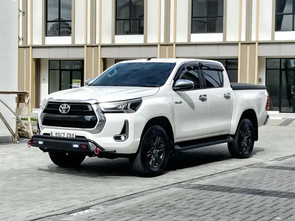 [ Low Km ] Toyota Hilux V 2.4 D-Cab AT 2023/2024