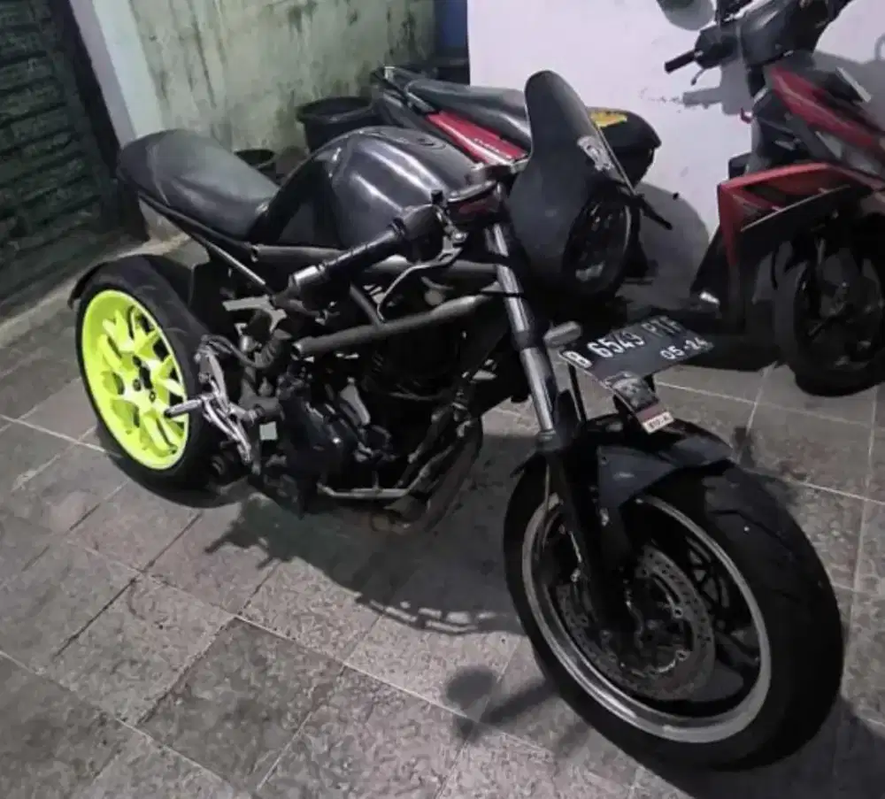 Pulsar Bajaj Modif Cafe Racer Ban Gede