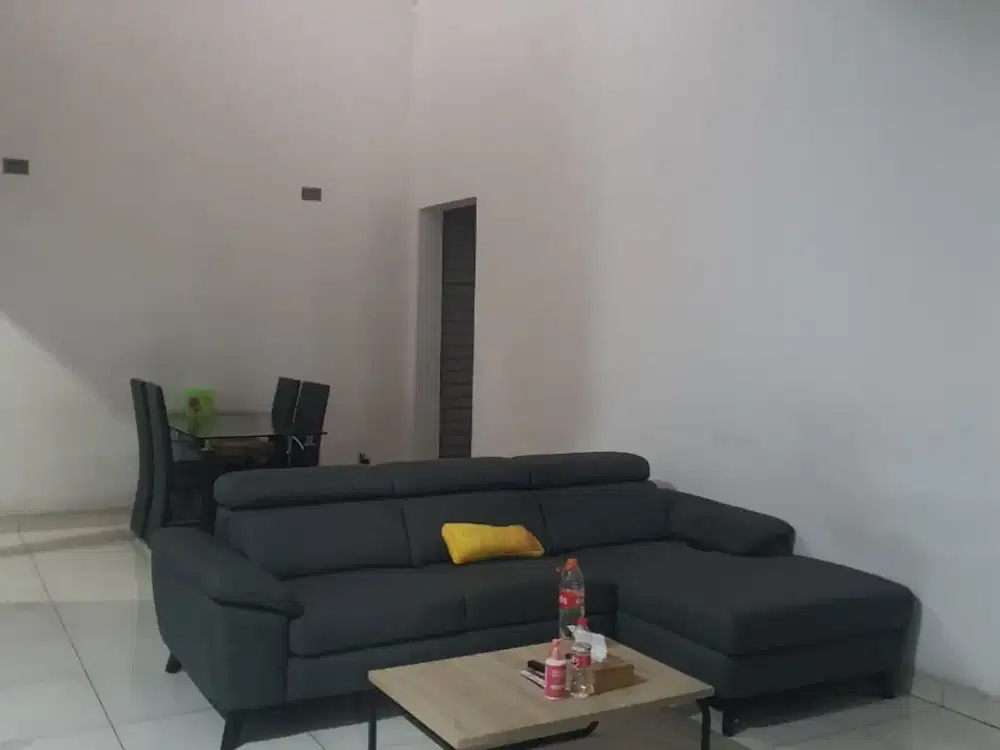 Dijual Rumah 2 Lantai Semi Furnished Siap Huni Lokasi di Komplek Singgasana Pradana Bandung