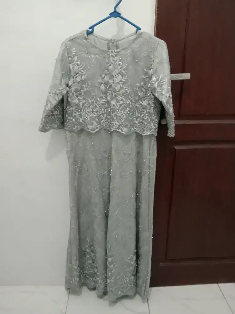 Kebaya preloved , pemakaian pribadi