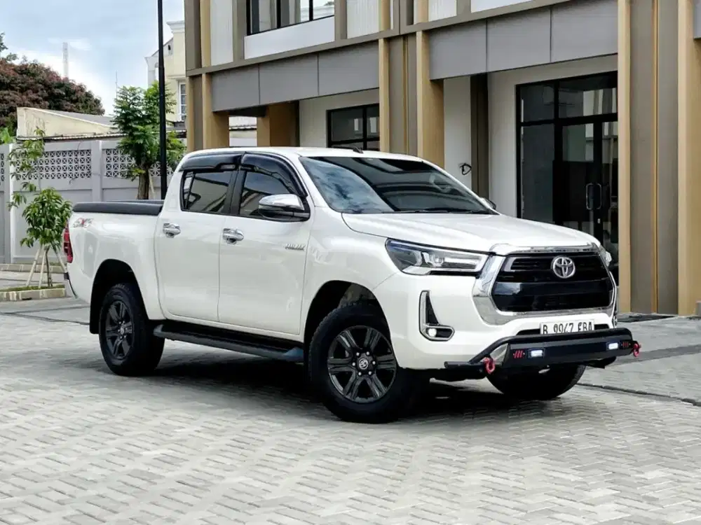[ Low Km ] Toyota Hilux V 2.4 D-Cab AT 2023/2024