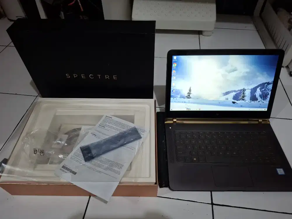 HP Spectre 7500U i7