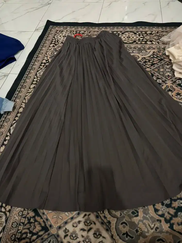 Rok plisket warna abu2