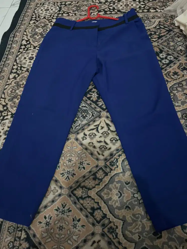 Celana panjang , bahan kain.. bisa untuk kerja