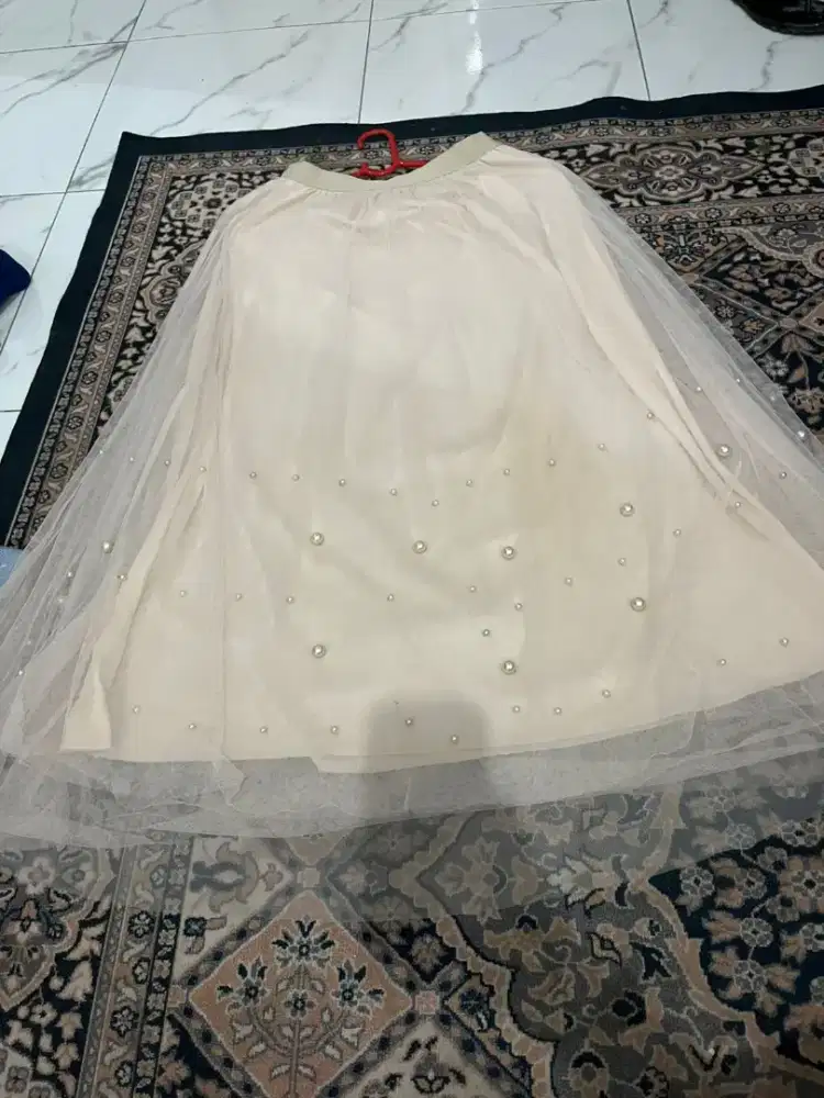 Rik tutu warna cream