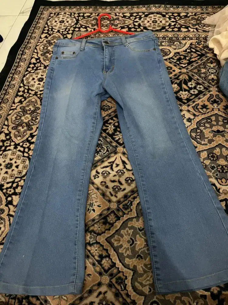 Celana jeans warna biru