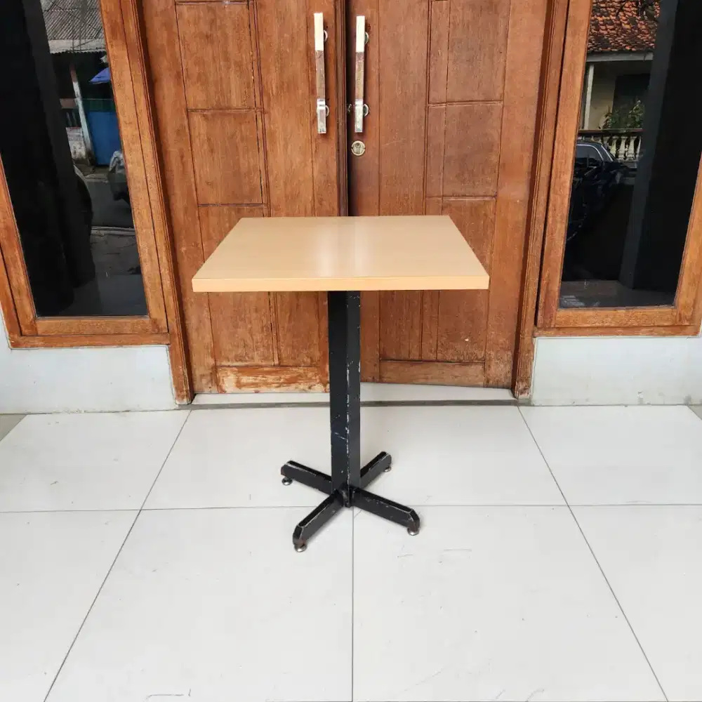 Meja ex Cafe - Meja ex Resto M13