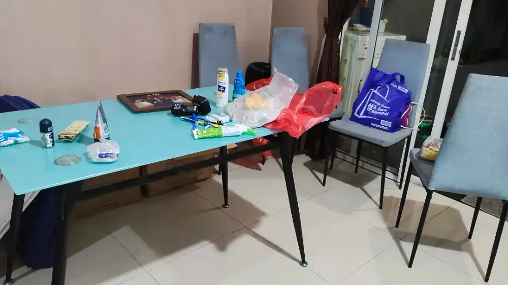 MEJA MAKAN KACA + 4 KURSI