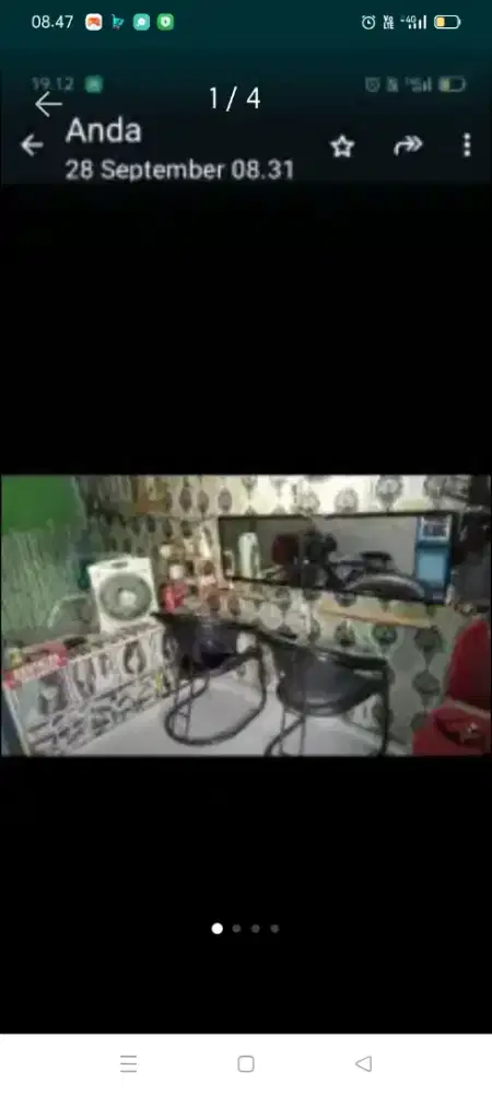 Karyawan salon rambut