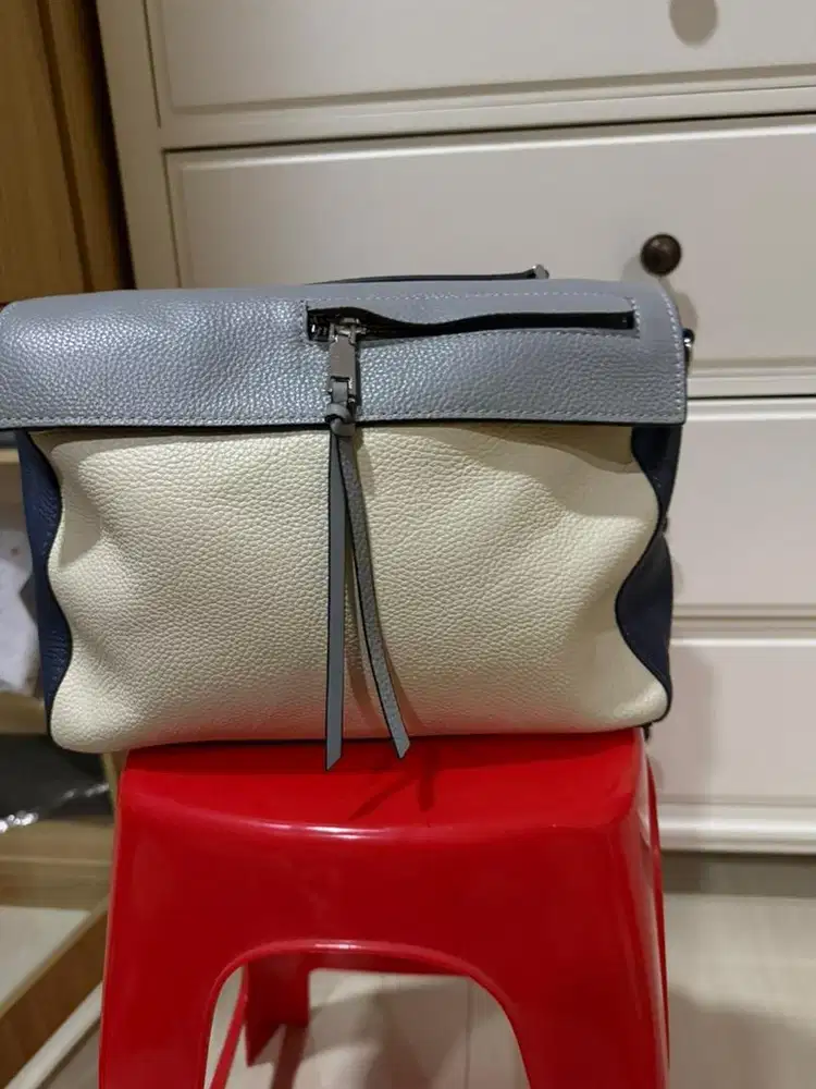 Tas ada tali panjang nya